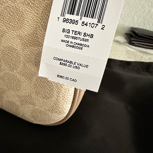 Coach Teri Shoulder Bag In Signature Canvas - Picture 4 of 11